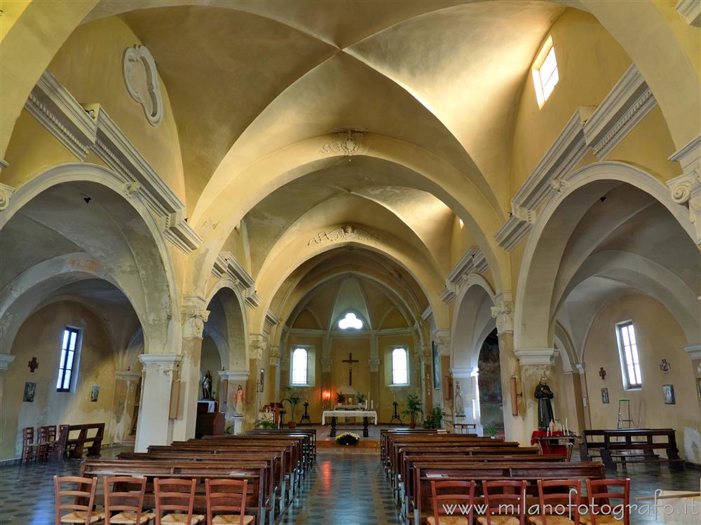 Collobiano (Vercelli, Italy) - Interior of the Church of St. George